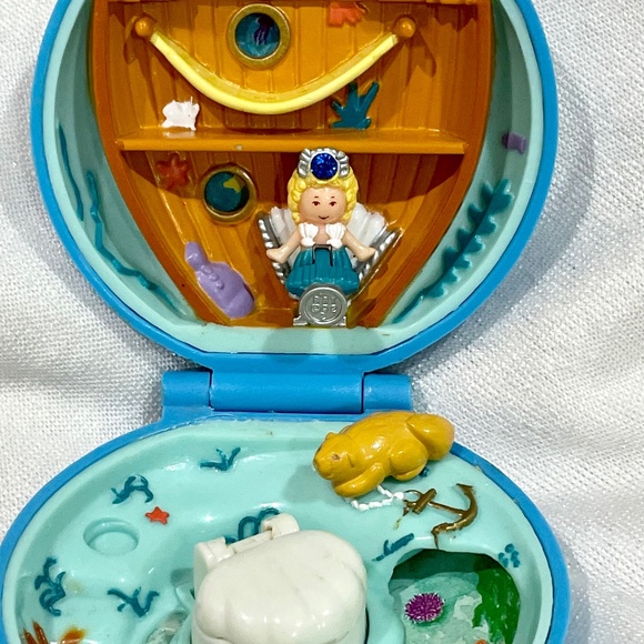 Vintage Polly Pocket 1992 Jeweled Sea COMPLETE Blue Gem Treasure - Picture 2 of 11
